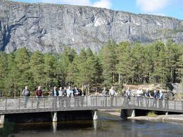 Kaffepause ved Suleskarvegen , alle nød det dejlige vejr.