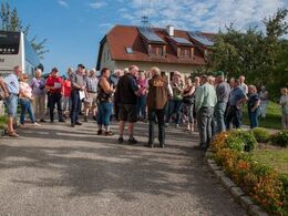 Torsdag. Nu er vi kommet til Østrig. Dagens første faglige besøg er hos familien Stadler, hvor de besøgende bydes velkommen