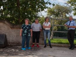 - Bente, Nelly og Ulla har søgt skygge - det samme gælder buschaufføren Erling