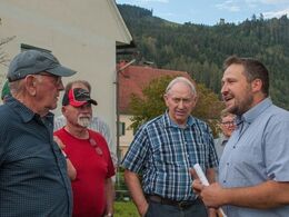 Gruppens rejseleder Aksel Goth (tv) er 