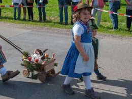 Endnu et par børn - med kanin på slæb !!