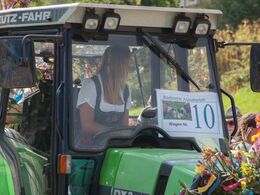 Mange af de lokale piger og kvinder havde taget deres dirndl på