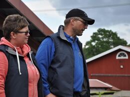 Fredrik og Sandra, Hjälshammers Limousin, byder velkommen.