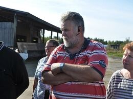 Næste besætningsbesøg. En ordentlig tamp af en viking, Esa Tuura,  byder os velkommen til sin besætning med 600 krydsningskøer.