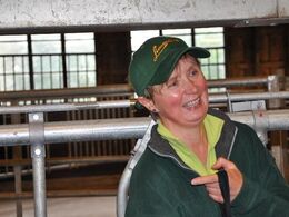 Vi siger tak til Agathe for fremvisningen. Hun var også glad for vore besøg - og limousinekasketten klæ’r hende godt.