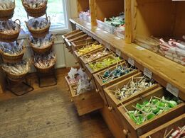 Polkagrisebyen Gränna. Den ene slikbutik efter den anden op og ned ad gaden.