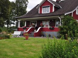 Stuehuset i typisk svensk stil – meget fint og hyggeligt.