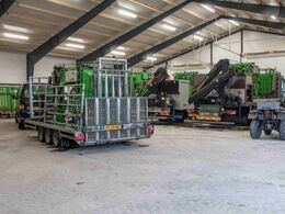 I den anden ende Ole Ebbesens firmabiler mv.