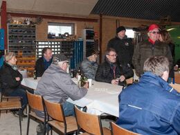 Det opvarmede værksted var populært. Her kunne man få lidt til ganen og få en god snak om limousinesituationen, blandt andet.