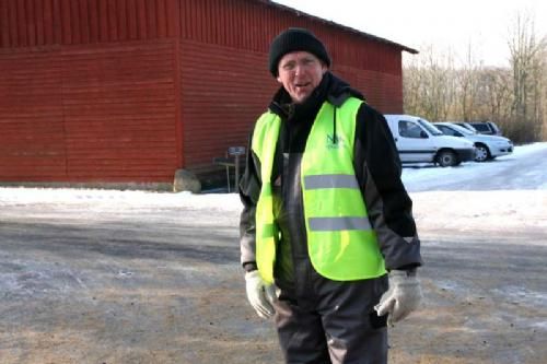 Auktionsdag 30. jan. - Peter Holst tager alt med et godt humør, selvom Kong Frost var på spil. Også han nød den varme suppe på 