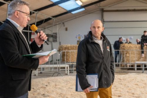 Bedømmelse - Dommerteamet – tv. Dommerassistent Jakob Ravn – th. den franske dommer