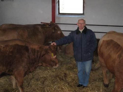 Åbent Hus - Niels Peder fortalte stolt om hans besætning som består af 11 køer med opdræt. Alle køer insemineres med dansk eller franske tyre.