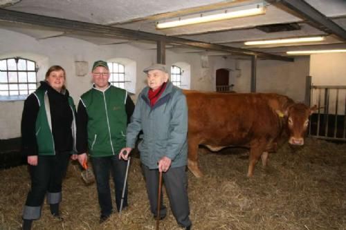 Billeder 21. marts - Heidi og Jocob havde også besøg af gårdens tidligere ejer, som ville se Limousinerne