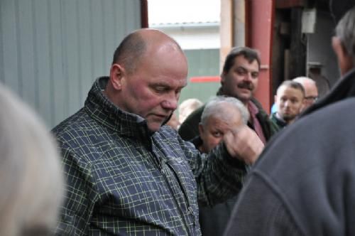 Efterårsmødet 2013 - Efterårsmødet 2013 er i gang. Søren Petersen, område Øst, byder velkommen og kommer med strenge instrukser om den stramme tidsplan.