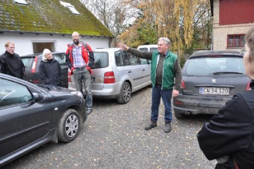 Efterårsmødet 2013 - Dagens andet besætningsbesøg hos Lisbet og Axel Frimann, Vesterborg, som her byder velkommen til.