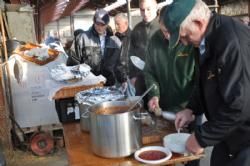 Efterårsmødet 2013 - Dejlig okse/rødbedesuppe til at varme os på.