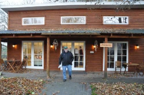 Efterårsmødet 2011 - Til farmen hører en gårdbutik. Al kødet bliver afsat her og i farmens restaurant.