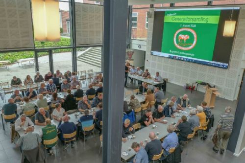 Generalforsamling 2020 - Scenen for generalforsamlingen d. 2. august 2020 i Dansk Limousine Forening var Bygholm Landbrugsskole. Der var kaffe og morgenbrød til at starte med.