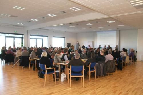 Generalforsamling - Henved 100 medlemmer var mødt op, da Dansk Limousine Forening afviklede den årlige generalforsamling i Landbrugets Hus lørdag den 9. april 2011.