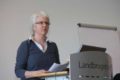 Generalforsamling - Jane Kofod, Grevinge aflagde beretningen for PR- og Aktivitetsudvalget, hvori hun blandt andet kom ind på mere aktivitet i områderne, medlemshvervning, og efterårsmødet, som i år planlægges afholdt på Fyn.