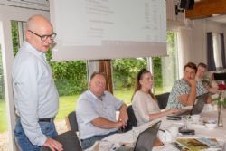Generalforsamlingen - Jan P. Jensen fremlægger Dansk Limousine Forenings regnskab for 2020
