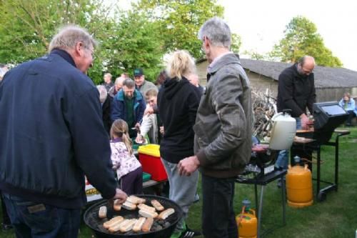 Grillaften i område midt - Hjem til grillpølserne, som område udvalget i mellemtiden havde brugt tid på at stege.