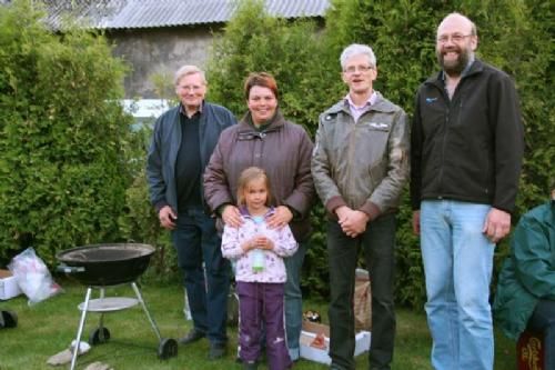 Grillaften i område midt - Områdeudvalg Midt anno 2011. Fra venstre; Hans Jensen, Lene Black Sinkjær, Ejvind Svejstrup og Palle Skovborg. - Og selvfølgelig lille Maja i forgrunden.