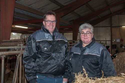 Hejbøldal Limousine - De store smil var fremme hos værterne Dorthe og Henrik Karlsmose, der ligesom de besøgende var påklædt til minusgrader.