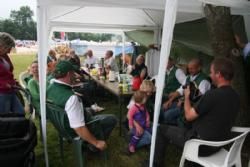 Hobro Dyrskue - Godt at kunne søge ly for lidt sommerregn.