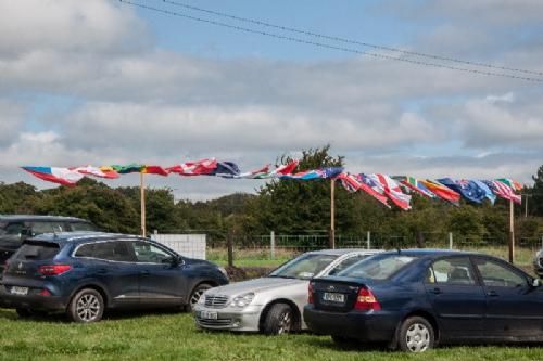 ILC verdenskongres i Irland 20.-28. august 2016  - Blafrende flag bød velkommen til besætningen Drummin Herd (County Claire)