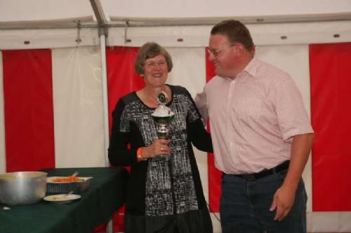 Jubilæumsfesten - Ingrid Christiansen fik vandrepokalen for Årets Limousinekvinde for hendes arbejde med Limousineboden.