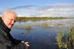 Jyllandstur 2012 - Elmor nyder udsigten over det fredfyldte vand – en dejlig eftermiddag.