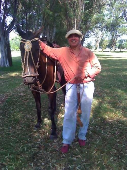 Kongresgæster fra Argentina - - Når vi flytter rundt med kvæget foregår det med vores venner, hestene, fortæller Josua