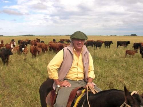 Kongresgæster fra Argentina - Kvæget lever i naturlig frihed, som Josue beskriver det. Der er omtrent 400 moderdyr på farmen. Hos tyrene er fravænningsvægten gennemsnitlig 450 kilo mens den er 350 til 380 kilo ved kvierne.
