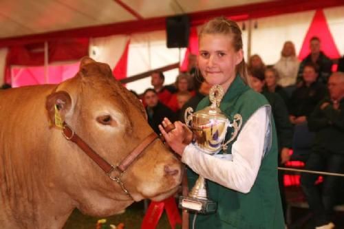 Mønstring - En stolt Line! Tillykke til Line, der var 13 år, så næste rykker hun op til juniorerne.