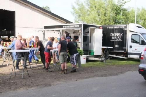 Onsdag aften - Uden mad og drikke..... Pølser fra Danish Crown på en dejlig varm sommeraften 4. juli.