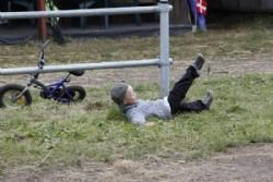 Stemning torsdag 2 - Ups - men rolig, det var kun spil for fotografen. Han gjorde det mange gange.