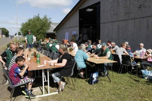 Stemning lørdag - Lørdag sidste dag på Landsskuet. Der var rundstykker til alle Limousinefolk.