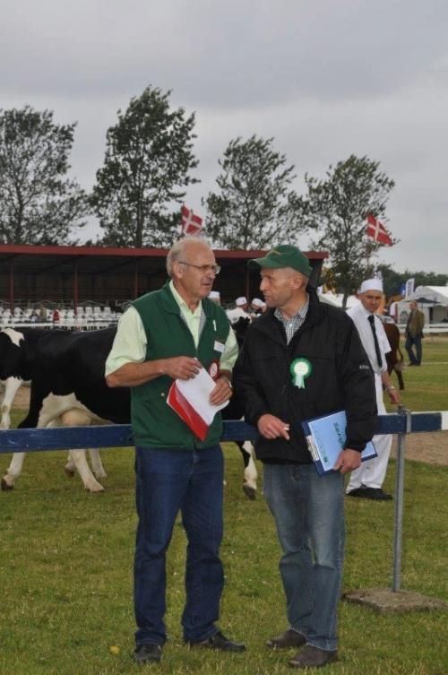 Stemningsbilleder  - Det er dommerens danske assistenter også – Jens Borup og Jens Christian Hollgaard