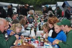 Stemningsbilleder  - Torsdag aften grill, fællesspisning og hygge på campingpladsen