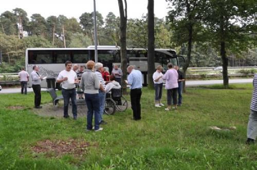 Stemningsbilleder 1 - Så er Vildbjerg Taxi igen ”on the road” med 32 glade medlemmer fra Dansk Limousine Forening – Her er kaffepause på en rasteplads i Tyskland.