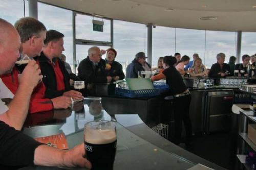Stemningsbilleder 2 - Efter whiskyen kom turen til den verdenskendte irske Guinness Beer, hvor vi hørte om produktionen