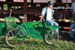 Stemningsbilleder - Niels Larsen havde lavet en gammmel budcykel om til en flot Limousine cykel.