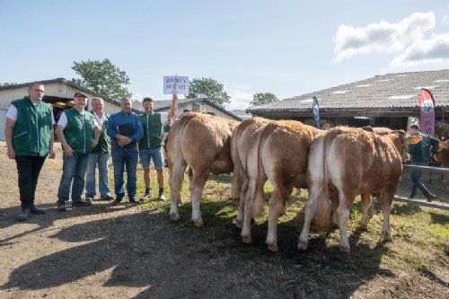 Stemningsbilleder - Ejerne af Bøgely Mister dyrene stillede op til fotografering sammen med den franske dommer Gilles Deconchat