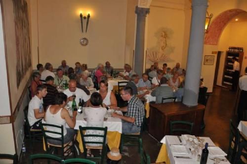 Studietur Italien - Der blev budt på frokost i det inderste af en af Firenzes gamle bygninger med højt til loftet. Menuen stod på pasta mm, som vi efterhånden var blevet vant til.