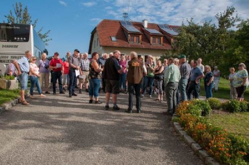 Studietur til Østrig - Torsdag. Nu er vi kommet til Østrig. Dagens første faglige besøg er hos familien Stadler, hvor de besøgende bydes velkommen