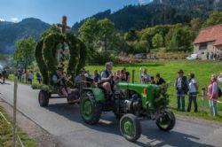 Studietur til Østrig - Den første af i hvert fald 10 pyntede voksen-traktorer