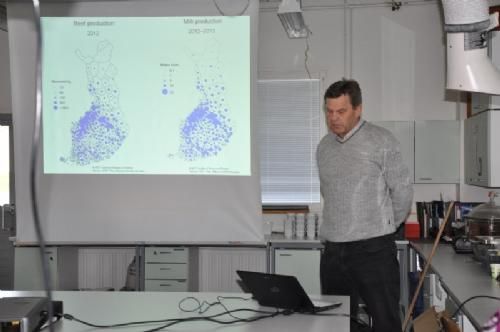 Studietur - På besøg i forskningscenter Natural Resources Institute Finland, hvor lederen bød velkommen med historien og ideerne om stedet.